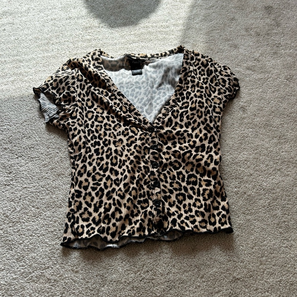 Cheetah print low v t shirt from rue 21 size extra small